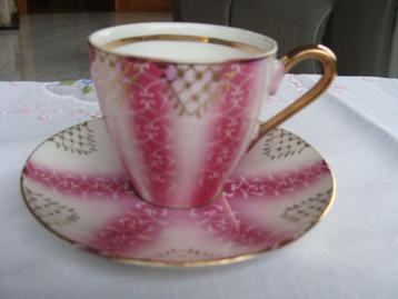 1 tasses , design fuchsia sous-tasses, vintage beschikbaar voor biedingen