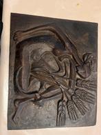 Plaque en fonte decor femme nue avec faucille et blé, Enlèvement