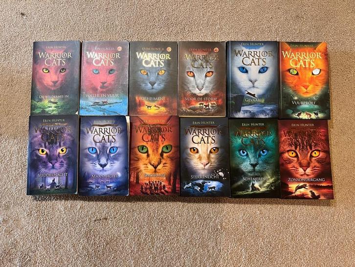 Tienerboeken reeks Warrior cats reeksen 1 & 3, Boeken, Romans, Zo goed als nieuw, België, Ophalen of Verzenden
