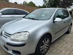 VW Golf 5 1.6 Benzine - Automaat - Airco - Bluetooth, Auto's, Stof, Zwart, https://public.car-pass.be/vhr/83bb35b1-c1b1-4470-932d-324f66925fa0