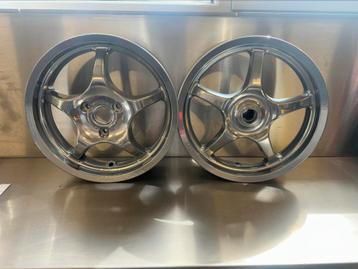Aerox / nitro velgen chroom beschikbaar voor biedingen