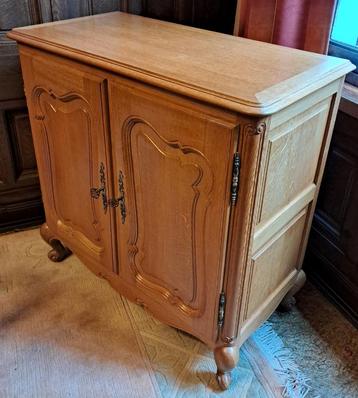 Eikenhouten dressoir met 2 deuren, Louis XV-stijl beschikbaar voor biedingen