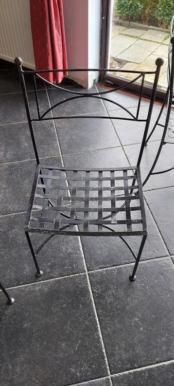 Quatre chaises fer forgé très robustes, couleur noir