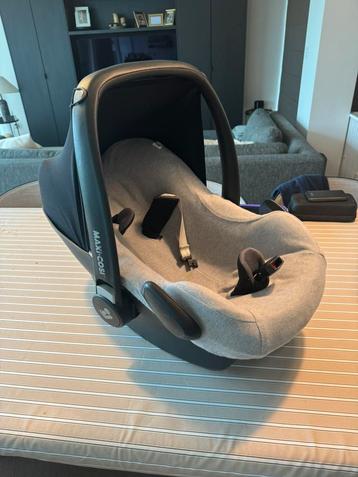 Maxi cosi Pebble Pro + Hoes + Regenhoes + adapter beschikbaar voor biedingen