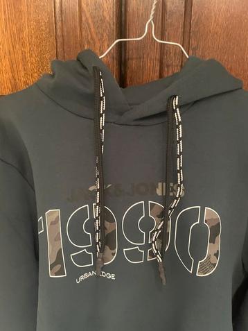 Sweater/Hoodie jongens of meisjes met kap beschikbaar voor biedingen