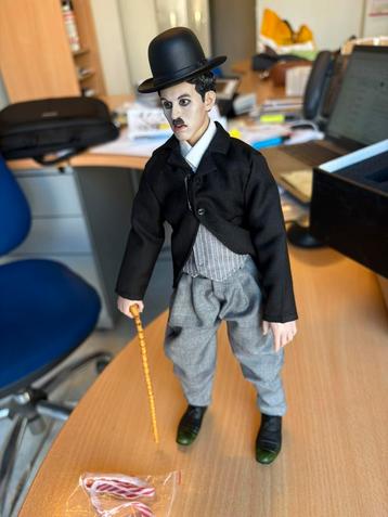 1/6 figuur Charlie Chaplin van Kumik beschikbaar voor biedingen