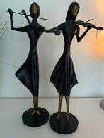 Deux statuettes en bronze, Enlèvement ou Envoi
