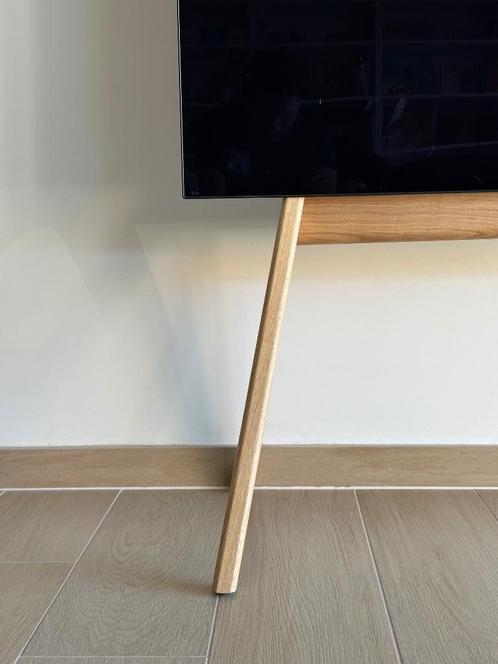 Vogel's NEXT OP2 eikenhouten tv-vloerstandaard 50" - 77", Audio, Tv en Foto, Televisiebeugels, Zo goed als nieuw, Ophalen