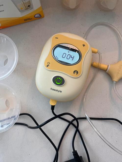 Medela Freestyle – dubbele elektrische borstkolf, Kinderen en Baby's, Babyvoeding en Toebehoren, Zo goed als nieuw, Borstkolf