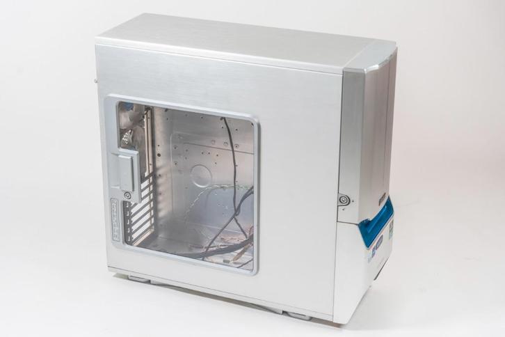 Originele GIGABYTE "Aurora 3" silver metal case., Computers en Software, Computerbehuizingen, Zo goed als nieuw, Ophalen of Verzenden