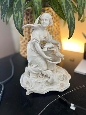 Bisque porceleinen beeld van Karl Ens Volksted beschikbaar voor biedingen