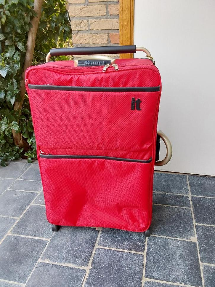 rode Itluggage  op wielen, Bijoux, Sacs & Beauté, Valises, Comme neuf, Plastique souple, 60 à 70 cm, 45 à 55 cm, Poignée extensible