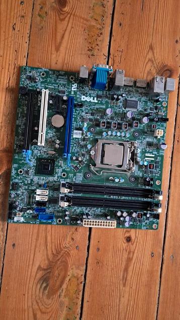 Oude moederborden met CPU beschikbaar voor biedingen