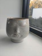 Bloempot van Madam Stoltz, Ophalen