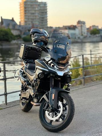 CF MOTO 800MT Sport 2023 – Uniek Triple Black Mat - Leovince beschikbaar voor biedingen