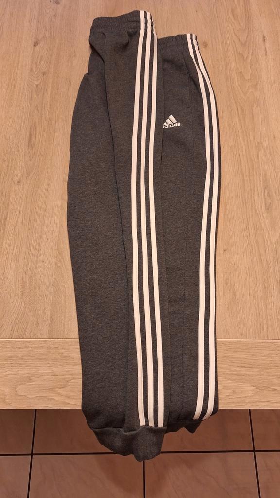 ADIDAS JOGING BROEK NIEUW!, Kleding | Heren, Sportkleding, Nieuw, Ophalen of Verzenden