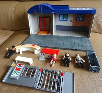 Playmobil meeneemkoffertje politie, met o.a. 4 poppetjes beschikbaar voor biedingen