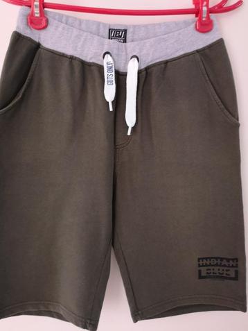 Donkerkaki korte broek beschikbaar voor biedingen