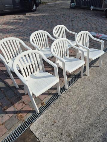 6 grosfillex witte stapelbare tuinstoelen. beschikbaar voor biedingen