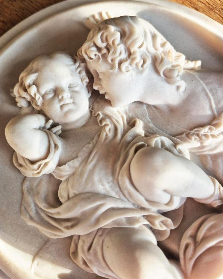 Rond basreliëf met spelende kinderen, midden 19e eeuw, Antiquités & Art, Art | Autres Art, Enlèvement