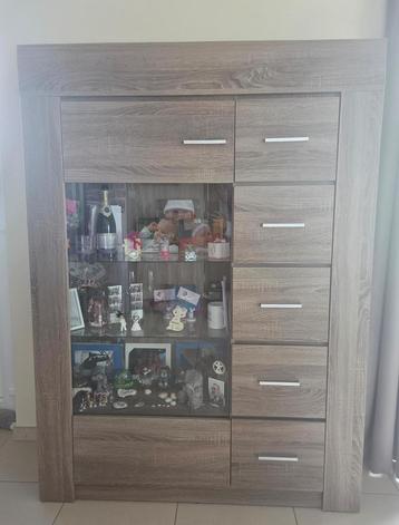 Vitrine et buffet beschikbaar voor biedingen