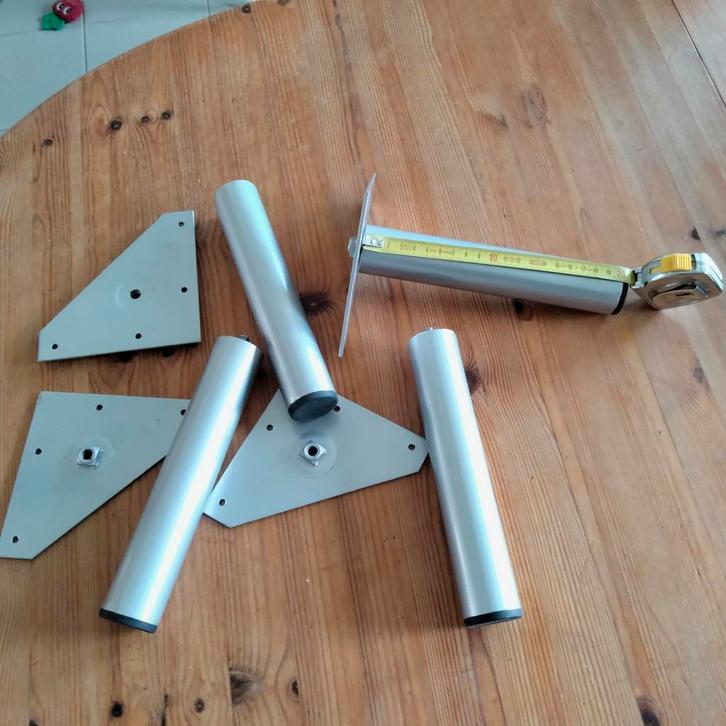 4 meubelpoten /bed poten, Doe-het-zelf en Bouw, IJzerwaren en Bevestigingsmiddelen, Gebruikt, Overige typen, 100 tot 250 mm, Ophalen