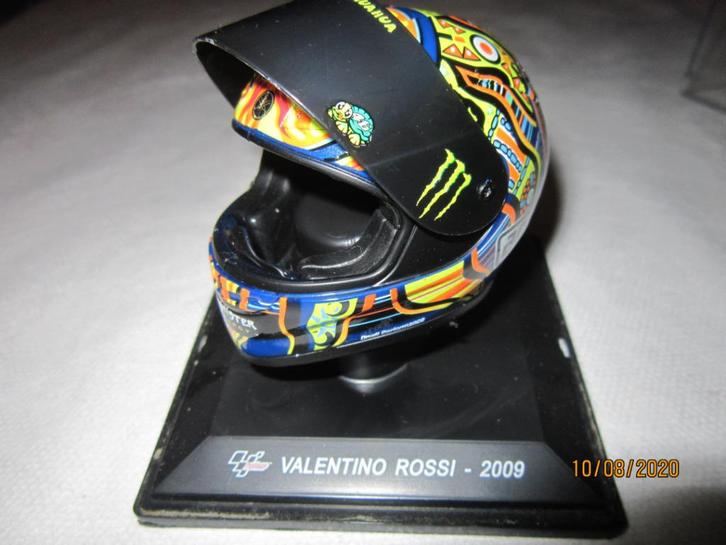 Motos miniatures 1 et casque rossi adam D, Verzamelen, Automerken, Motoren en Formule 1, Gebruikt, Motoren, Ophalen