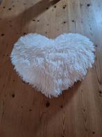 Wit hartvormig kussen. NIEUW., Huis en Inrichting, Woonaccessoires | Kussens, Ophalen, Wit, Hartvormig