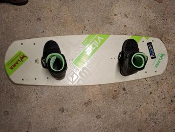 Wakeboard met bindingen en boots, maat 45, Enlèvement, Comme neuf, Planche et Chausses