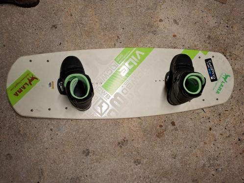Wakeboard met bindingen en boots, maat 45, Watersport en Boten, Wakeboarden, Zo goed als nieuw, Board en Schoenen, Ophalen