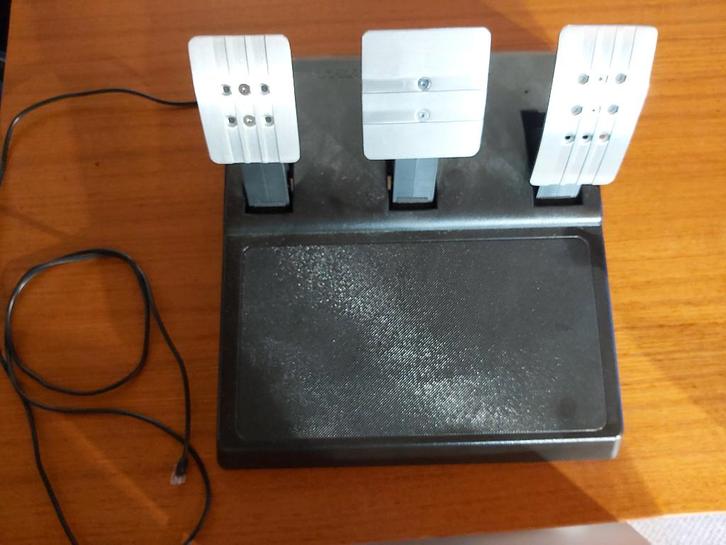 Thrustmaster T3PA GT Edition crankstel, Games en Spelcomputers, Spelcomputers | Sony Consoles | Accessoires, Zo goed als nieuw