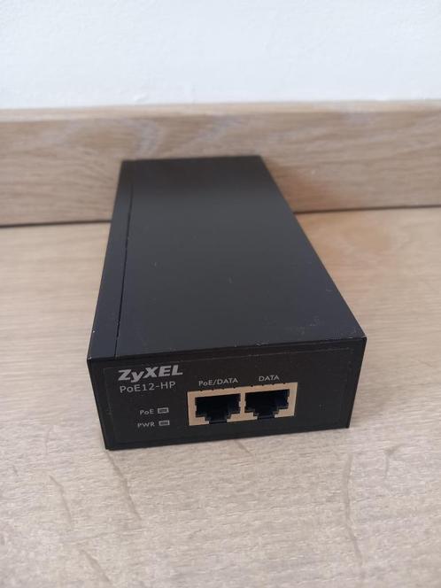 PoE 12 HP, Computers en Software, Netwerk switches, Zo goed als nieuw, Ophalen