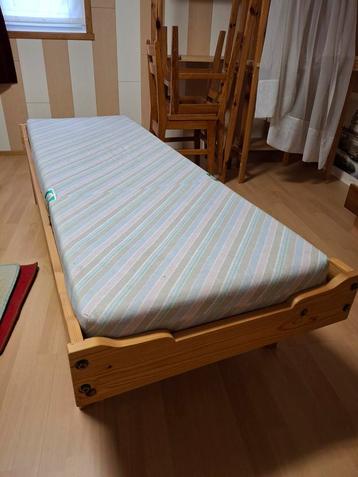 1 of 2 compacte bedden 180x60 met uitneembare lattenbodem  beschikbaar voor biedingen