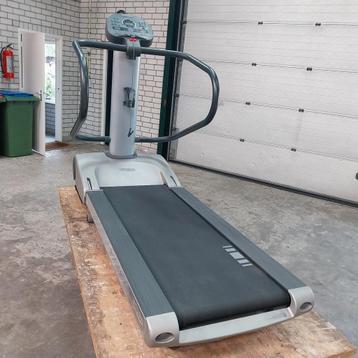 Technogym spazio forma  opklapbare loopband  beschikbaar voor biedingen