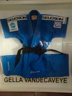 Gella Vandecaveye gesigneerde blauwe kimono in frame, Sport en Fitness, Vechtsporten en Zelfverdediging, Zo goed als nieuw, Judo