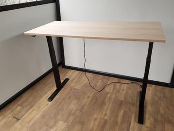 Elektrische verstelbaar zit sta bureau beschikbaar voor biedingen