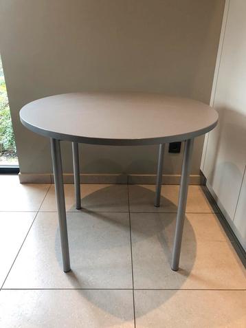 Keukentafel diameter 90 cm beschikbaar voor biedingen