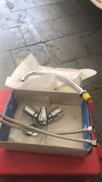 Nieuwe menkraan voor wastafel of keuken pombak beschikbaar voor biedingen