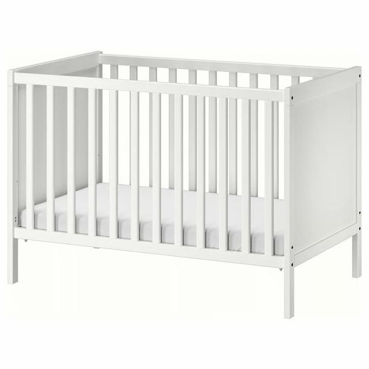 Babybed Sundvik + aerosleep matras + hoeslaken, Kinderen en Baby's, Kinderkamer | Bedden, Gebruikt, Minder dan 140 cm, Minder dan 70 cm