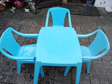 Blauwe tafel + 3 stoelen in PVC , voor kinderen 