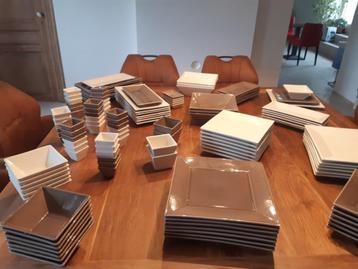 Volledige bediening aan tafel voor 14 personen. 110€ beschikbaar voor biedingen