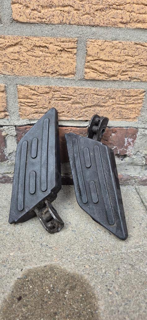 Voetrust Peugeot kisbee 50cc scooter, Fietsen en Brommers, Brommeronderdelen | Algemeen, Zo goed als nieuw, Carburateur, Ophalen of Verzenden