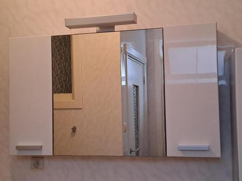 Spiegelkast 110x15x60 met verlichting en stopcontact, Huis en Inrichting, Badkamer | Badkamermeubels, Gebruikt, Spiegelkast, Minder dan 100 cm