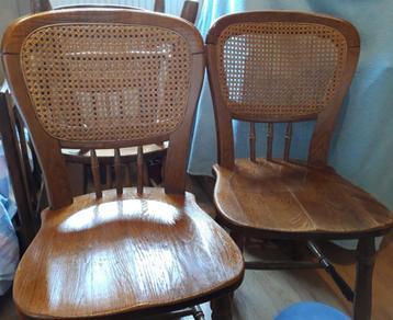 4 Stoelen in eik  beschikbaar voor biedingen
