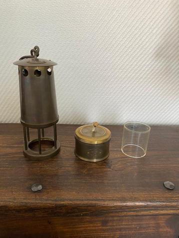 Mijnwerkerslamp beschikbaar voor biedingen