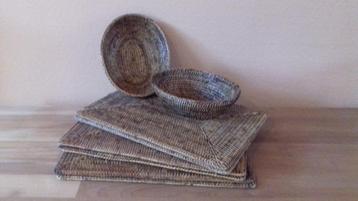 tafeldekking en keuken gerei  beschikbaar voor biedingen