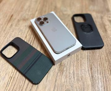 iPhone 15 Pro 256GB Natural Titanium+hoge kwaliteit hoesjes beschikbaar voor biedingen