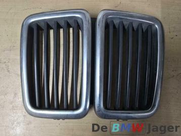 Grille midden BMW 5-serie E28 51131873253 beschikbaar voor biedingen