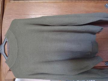 Pull kaki ou bleu marine taille 42 quasi jamais porté  beschikbaar voor biedingen