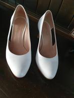 Witte schoenen maat 36 slechts 1 keer gedragen, Kleding | Dames, Trouwkleding en Trouwaccessoires, Ophalen, Schoenen